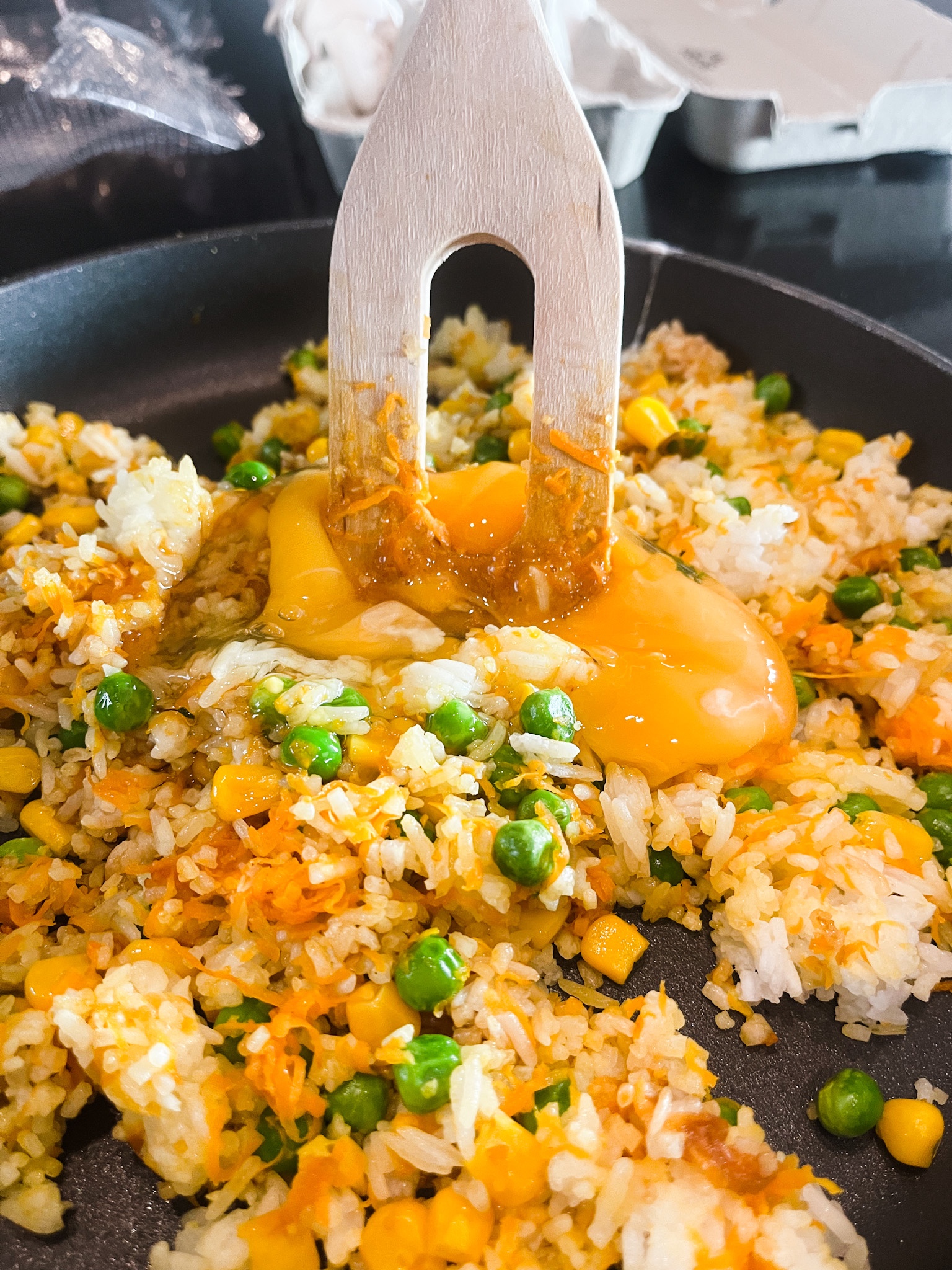 stekt ris med egg til middag billig vegetar