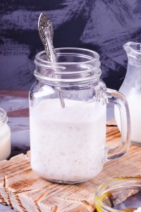 Kjøleskapsgrøt med jordbær, banan, peanøttsmør, oppskrift, frokost