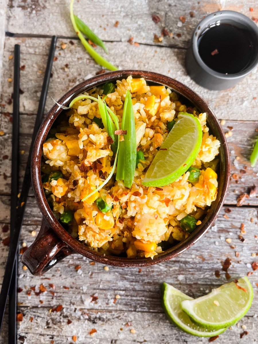 Stekt ris med egg og&nbsp;grønnsaker