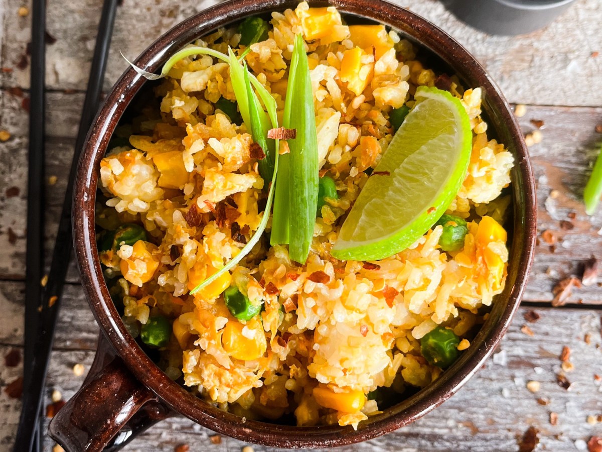 Stekt ris med egg og&nbsp;grønnsaker