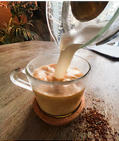 steamet melk hjemme uten melkesteamer