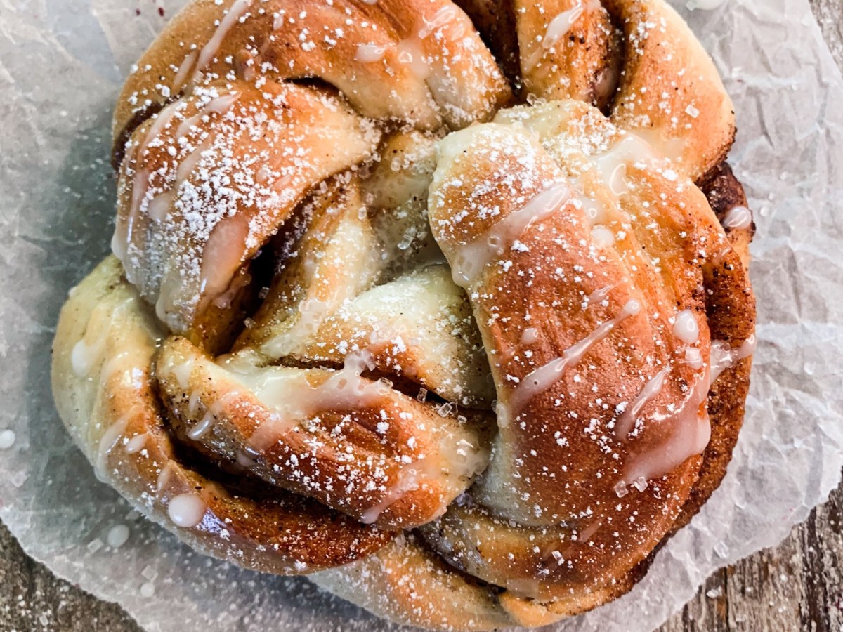 Kanelknuter med vaniljekrem