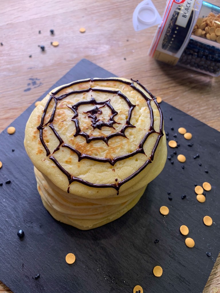 Halloween-frokost tips pannekaker spindelvev