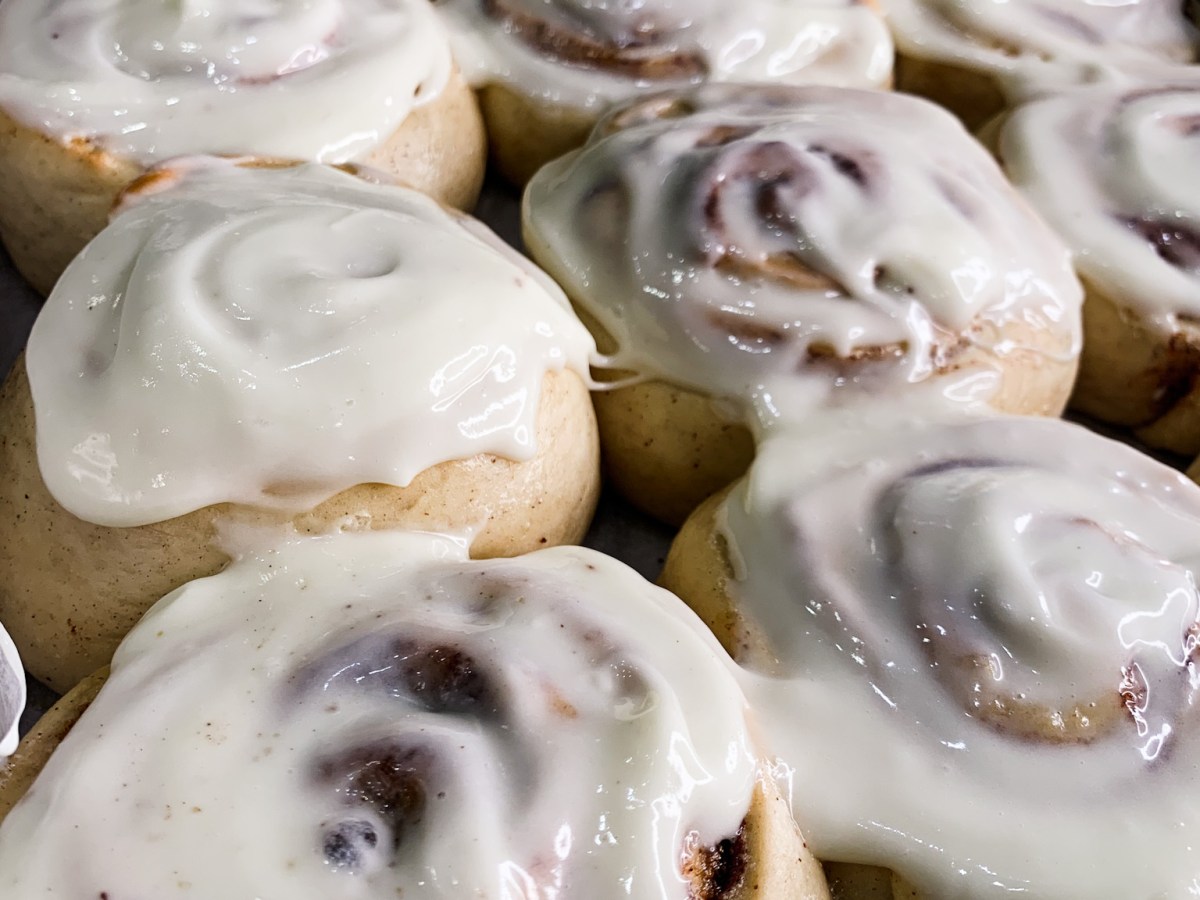 Kanelboller med kremostglasur