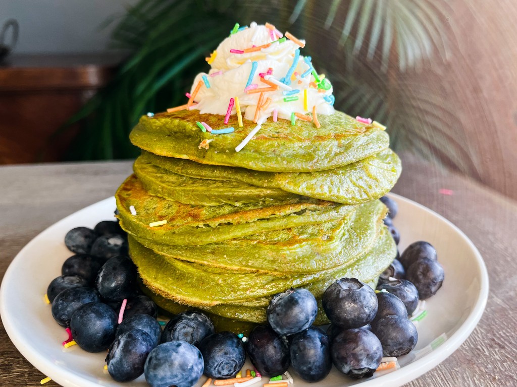 Pannekaker med spinat skjulte grønnsaker hulkenpannekaker