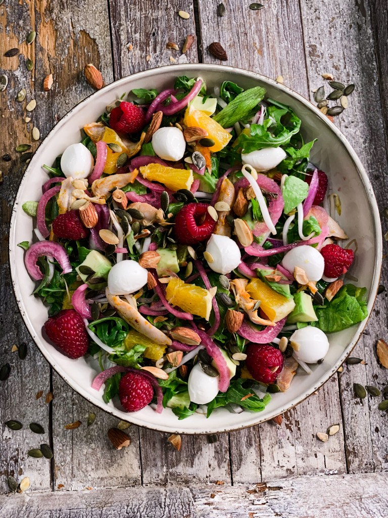 Kyllingsalat med bringebær mozarella og appelsin