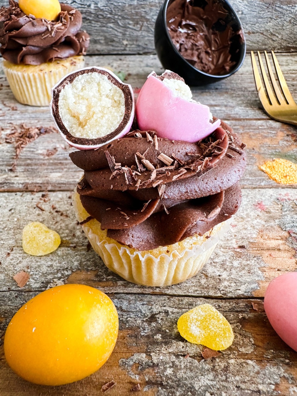 påske muffins påskekos vaniljemuffins med sjokoladekrem