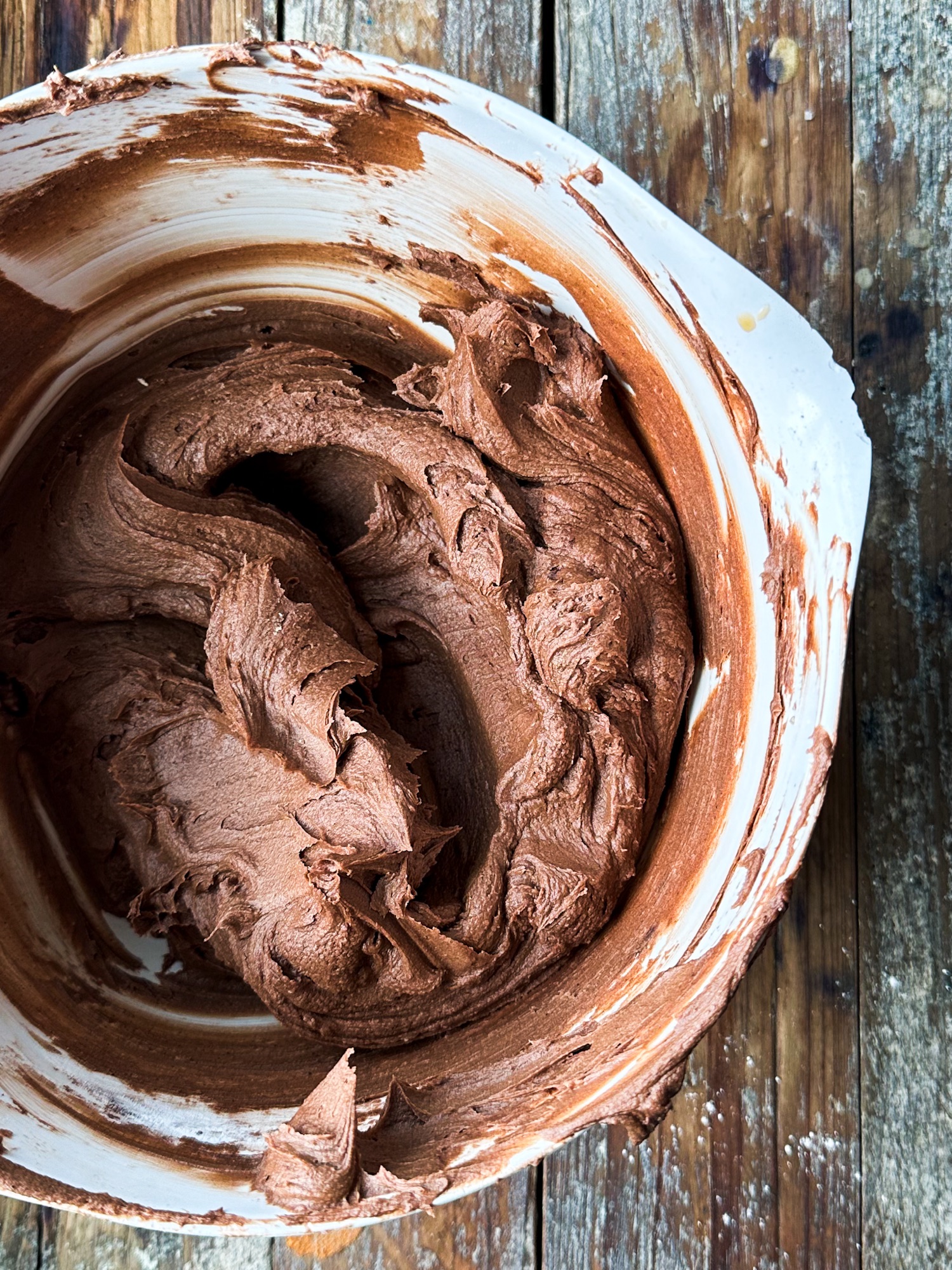 Verdens beste sjokoladekrem, fyldig, enkel oppskrift, til muffins, cupcakes