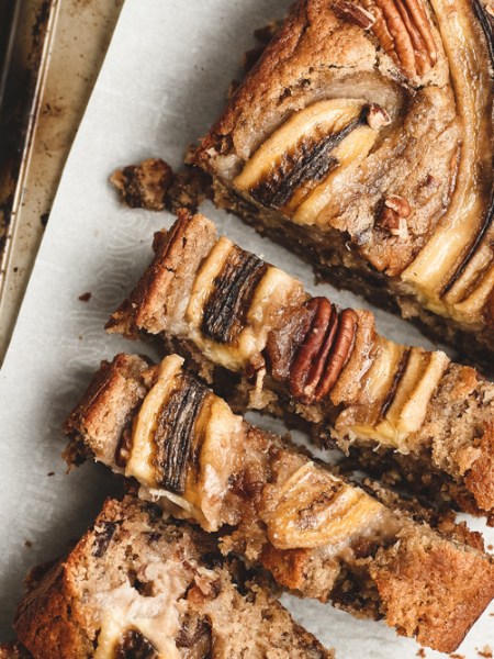 Banankake med sjokoladebiter og&nbsp;nøtter
