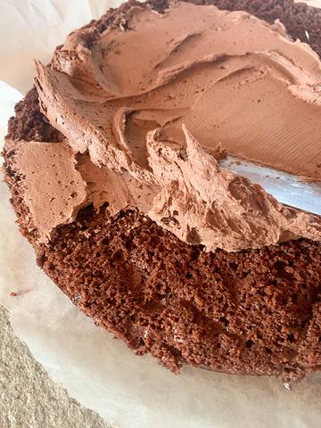 rund sjokoladekake med sjokoladekrem enkel oppskrift