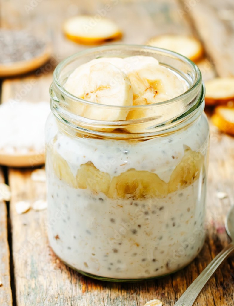 Kjøleskapsgrøt med banan og kanel. Oppskrift. Enkel frokost på farta