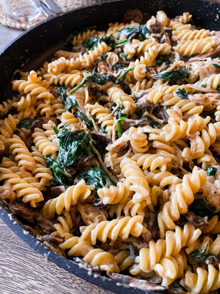 kremet pasta med sopp og spinat enkel oppskrift kosemat