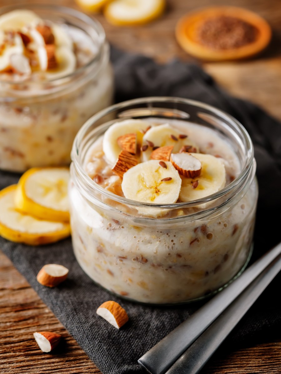 Kjøleskapsgrøt med banan og&nbsp;kanel