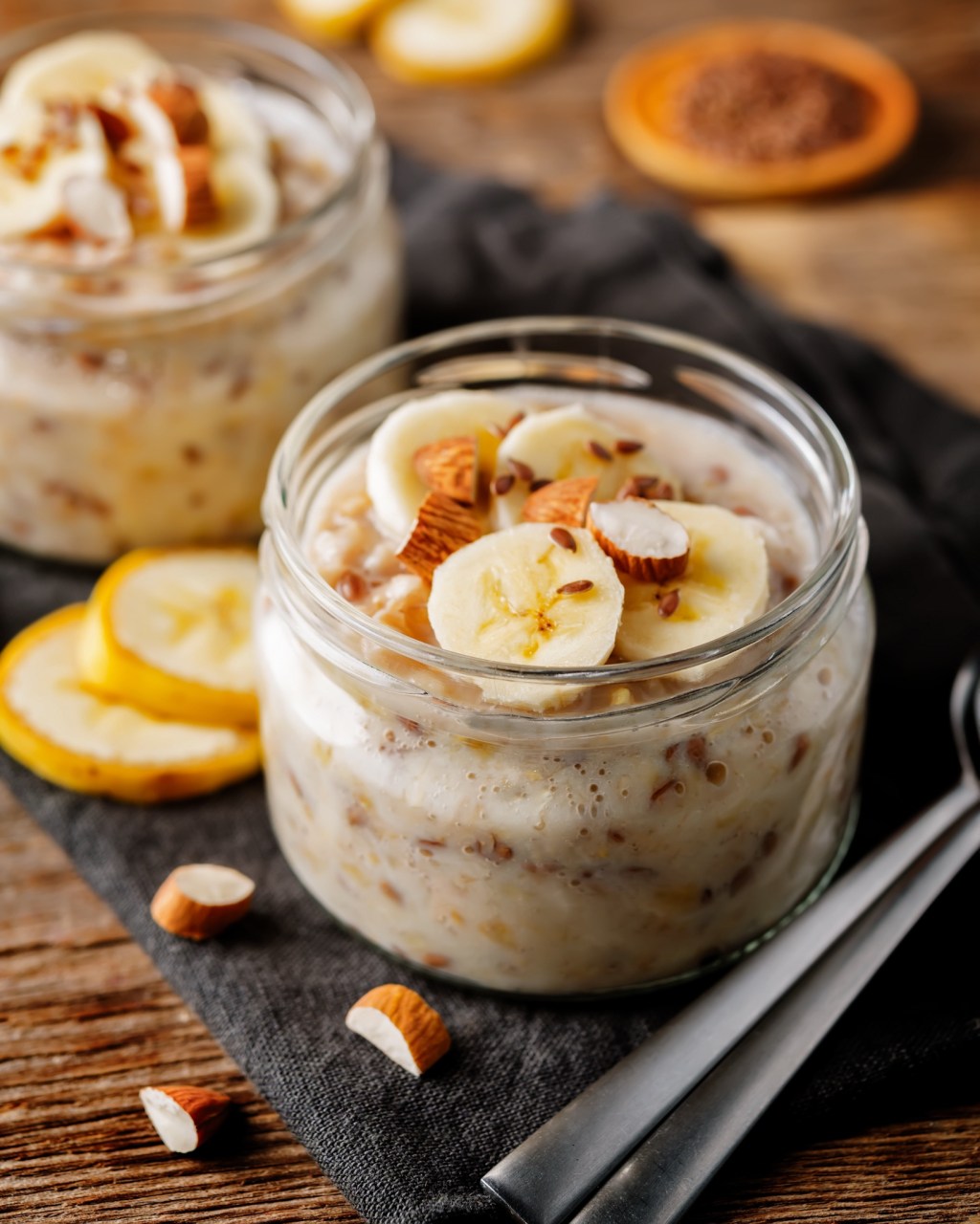 Kjøleskapsgrøt med banan og kanel. Oppskrift. Enkel frokost på farta
