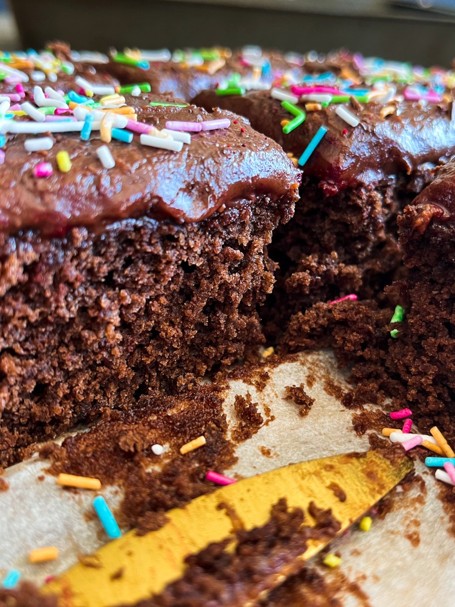 Langpanne Sjokoladekake med Sjokoladeglasur – Enkel&nbsp;oppskrift