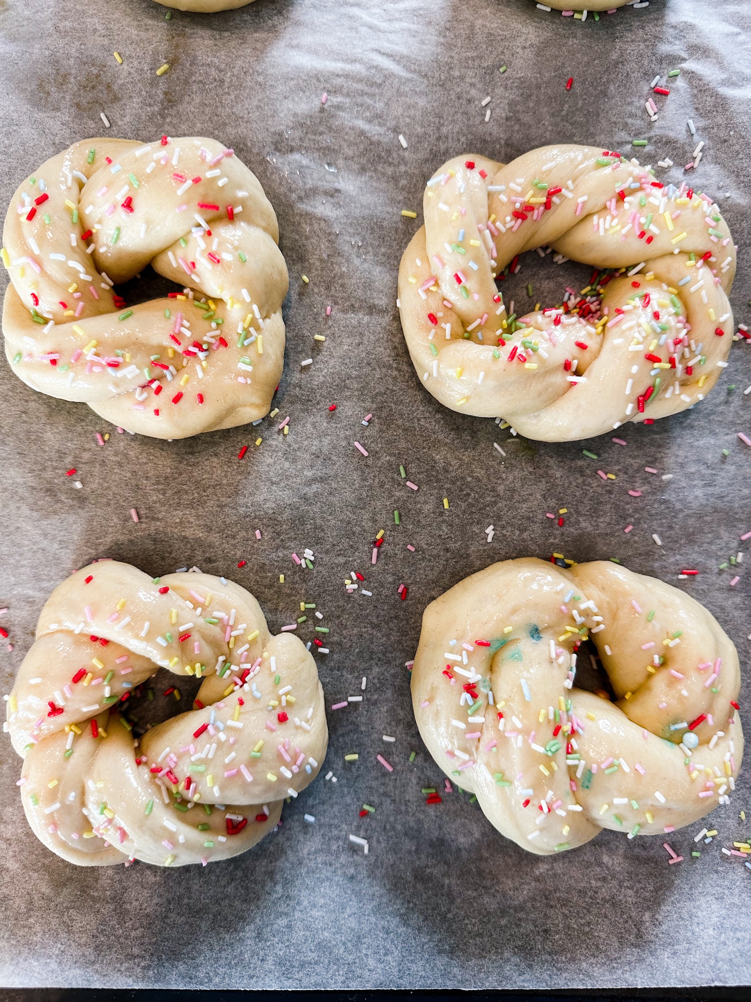 Påskeboller bake påskekos gjærbakst