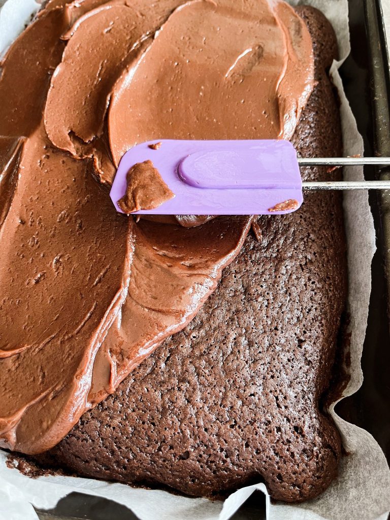 sjokoladekake langpanne glasur