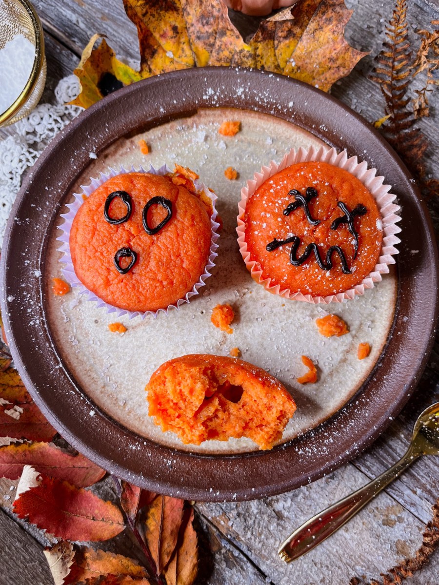 Halloween muffins med&nbsp;gresskarpuré