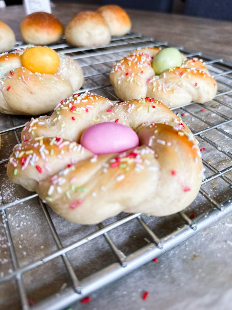 Påskeboller påskekos baking oppskrift gjærbakst