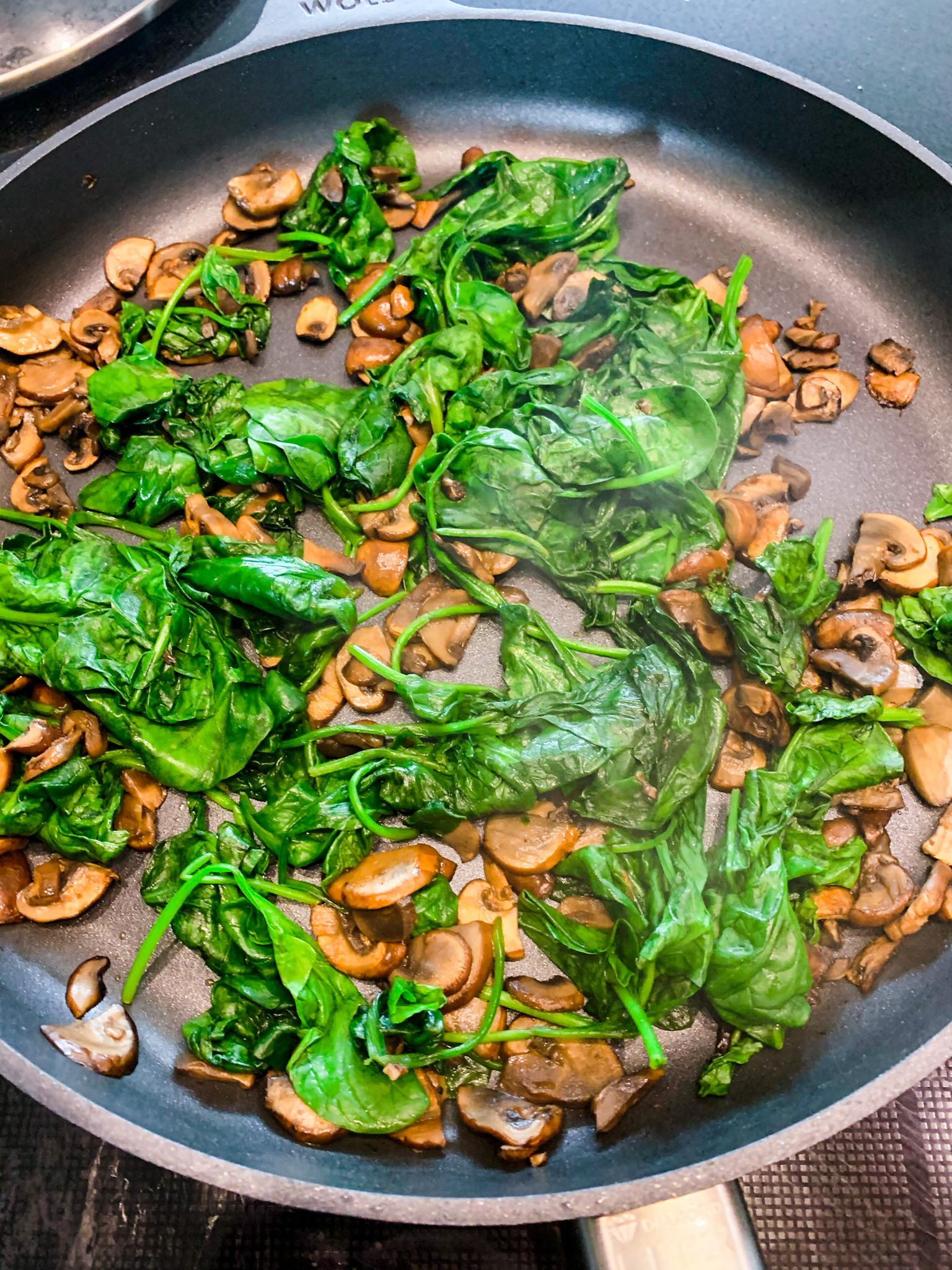 vegetar kremet pasta med sopp og spinat